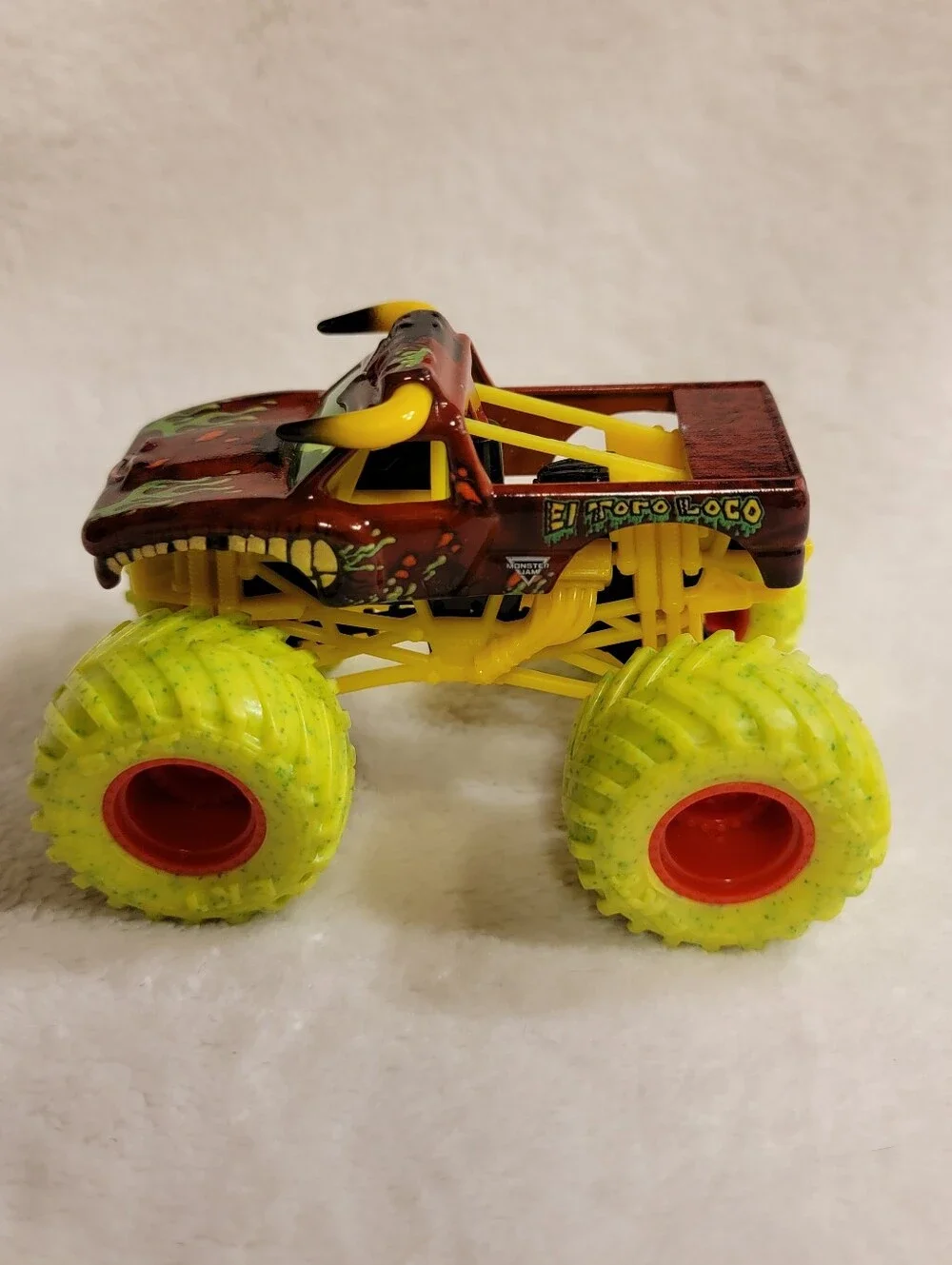 Monster Jam El Toro Loco Zombie Invasion Monster Truck 1:64 Diecast Neon Tires